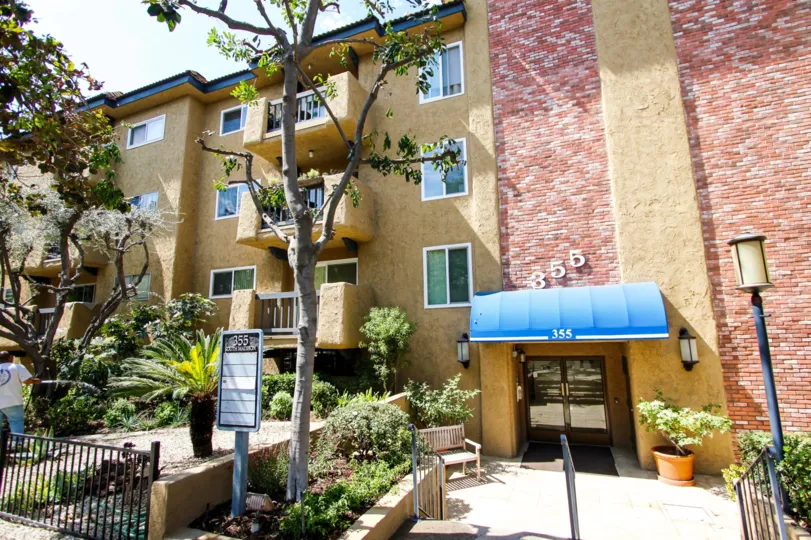 The address above the entrance into Madison Plaza in Pasadena, California