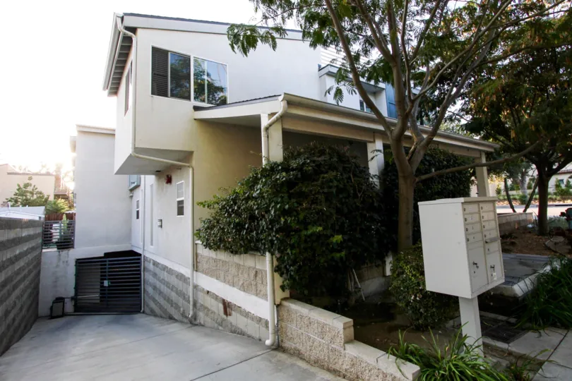The driveway into the Mar Vista parking