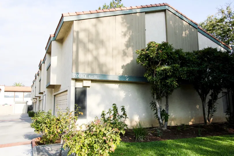 The landscaping around Mentor Palms in Pasadena, California