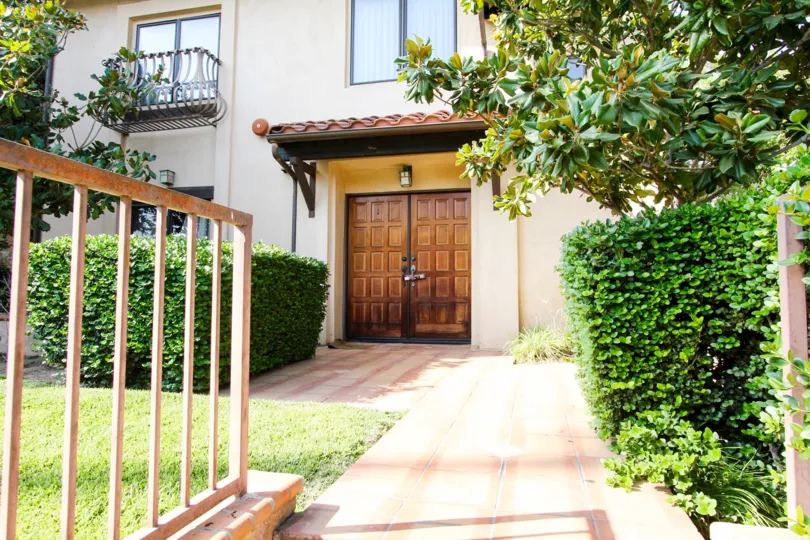 The entrance into Mohawk Villa in Pasadena, California