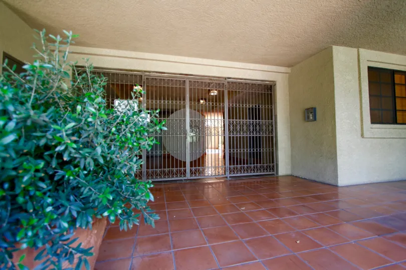 The entrance into Oak Knoll Terrace