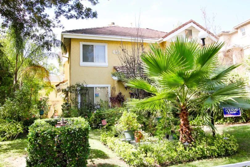 The rich landscaping seen around Oakland Gardens in Pasadena, California