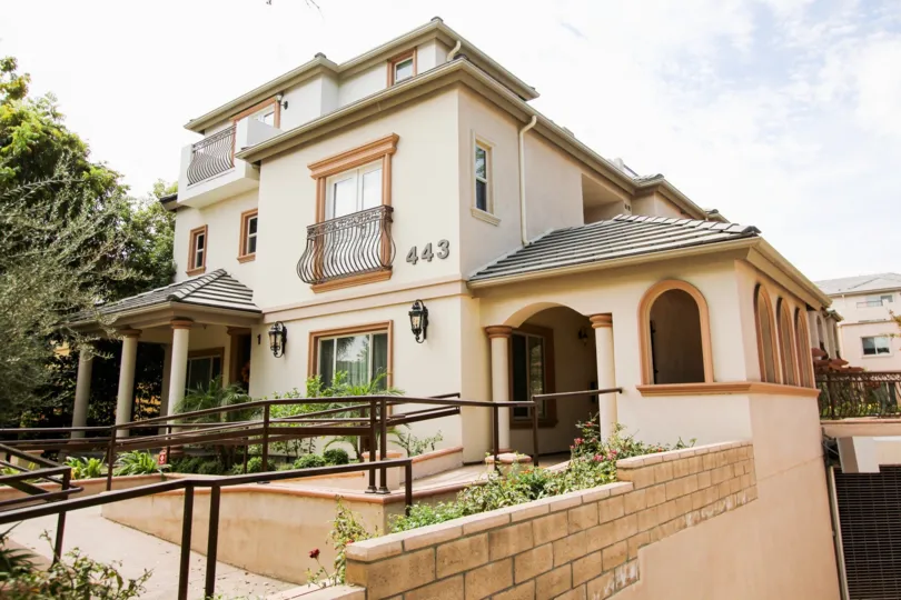 The Oakland Terraces building in Pasadena, California