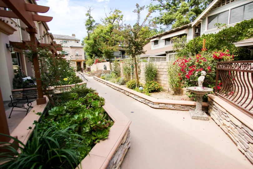 The landscaping around Oakland Terraces