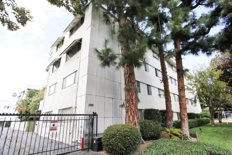 A view of Oakland Towers North in Pasadena, California