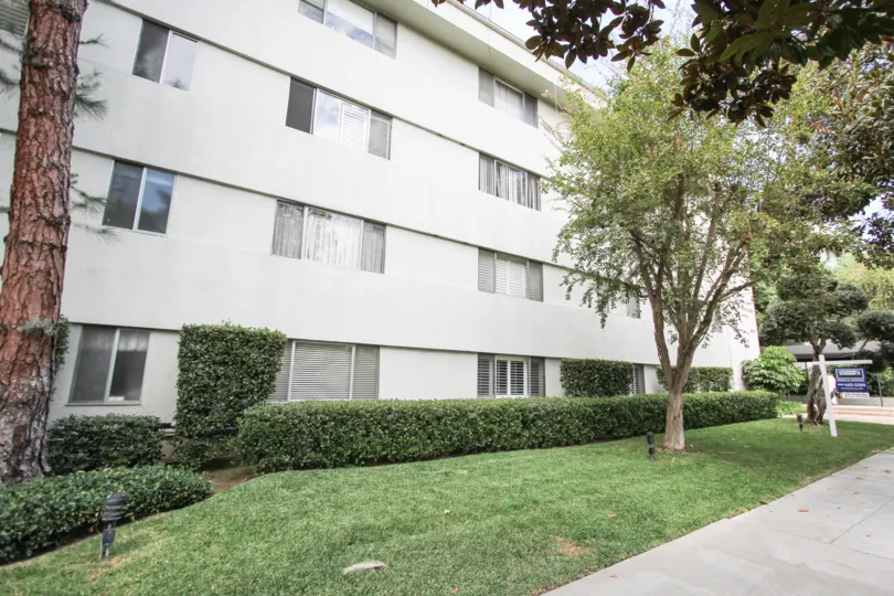 The yard in front of Oakland Towers North in Pasadena, California