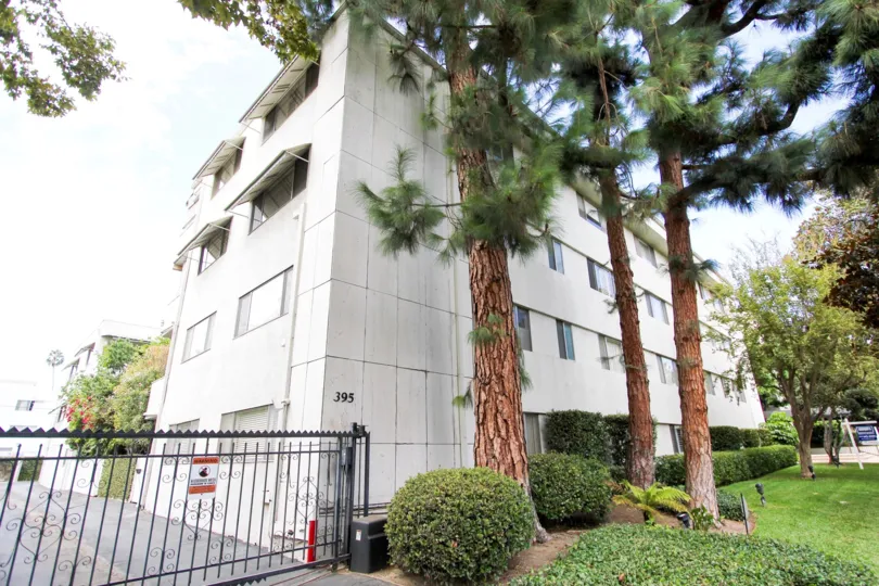 The view of Oakland Towers South in Pasadena, California