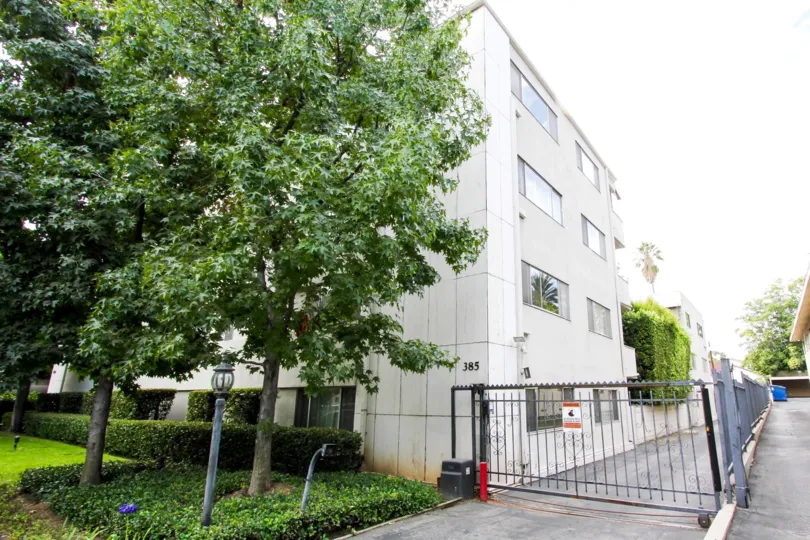 The parking at Oakland Towers South for parking in Pasadena, California