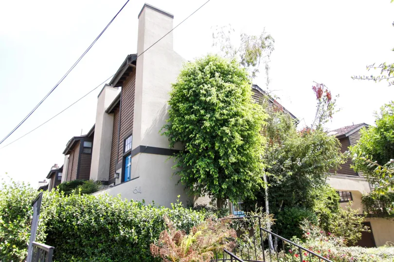 The landscaping around Oaks Townhomes in Pasadena, California