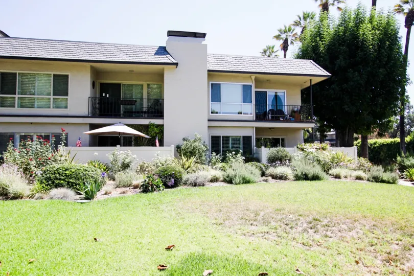 The yard in front of Orange Grove Crest in Pasadena, California