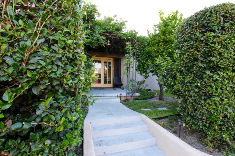 The wlakway up to Orange Grove Terrace in Pasadena, California