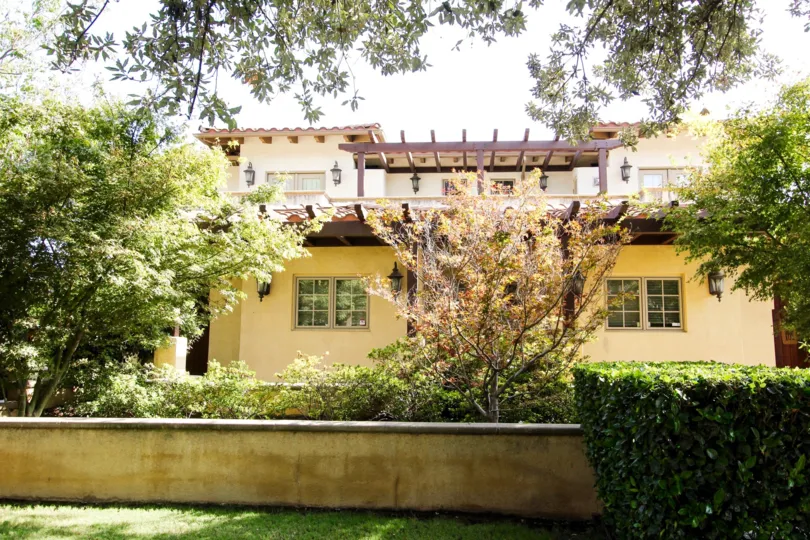 The landscaping around Oswego Villas in Pasadena, California