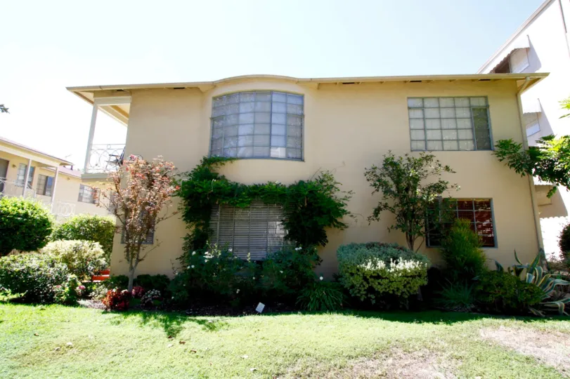 The windows seen in Park Lane in Pasadena, California