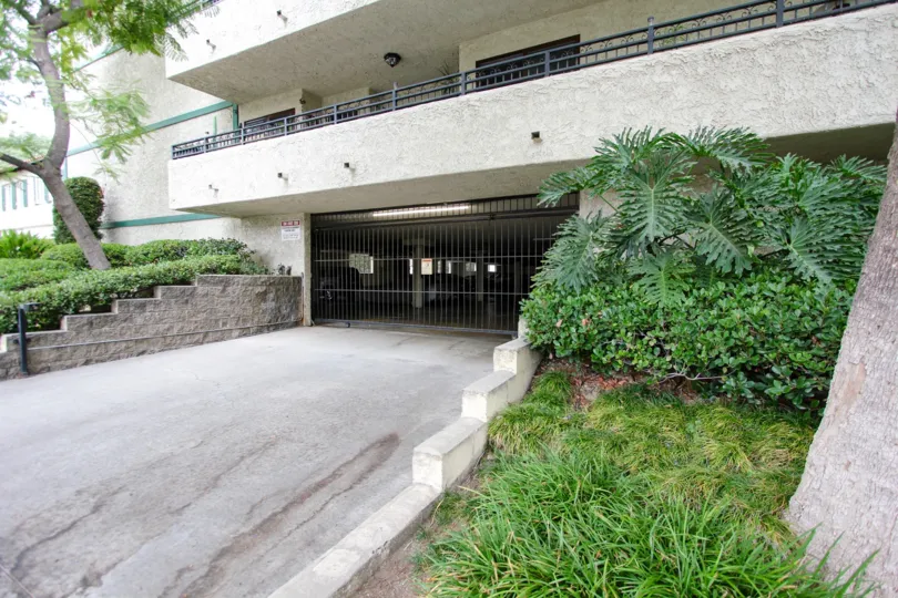 The drive up to the parking area of Pleasant Villas