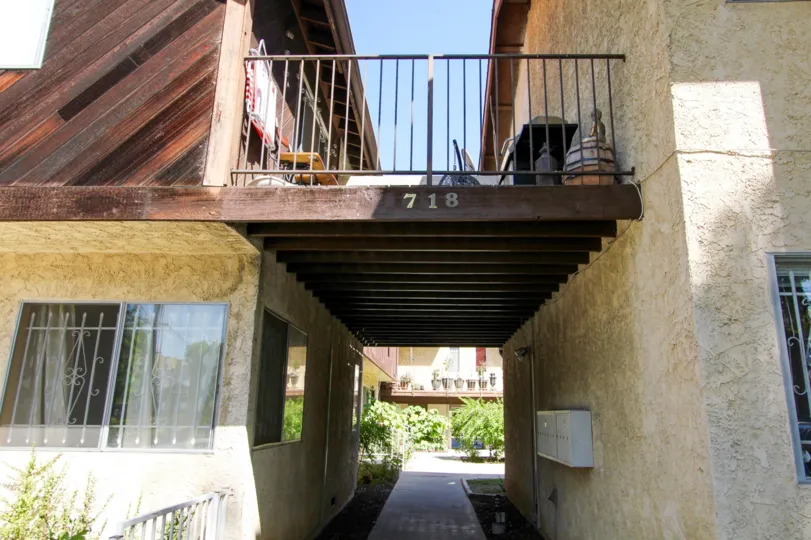 The address for Raymond Condominiums in Pasadena, California