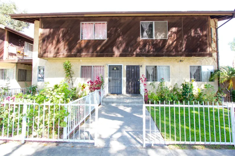 The sidewalk leading up to Raymond Condominiums in Pasadena, California