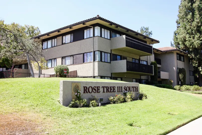 The Rose Tree sign in front fo the building in Pasadena, California