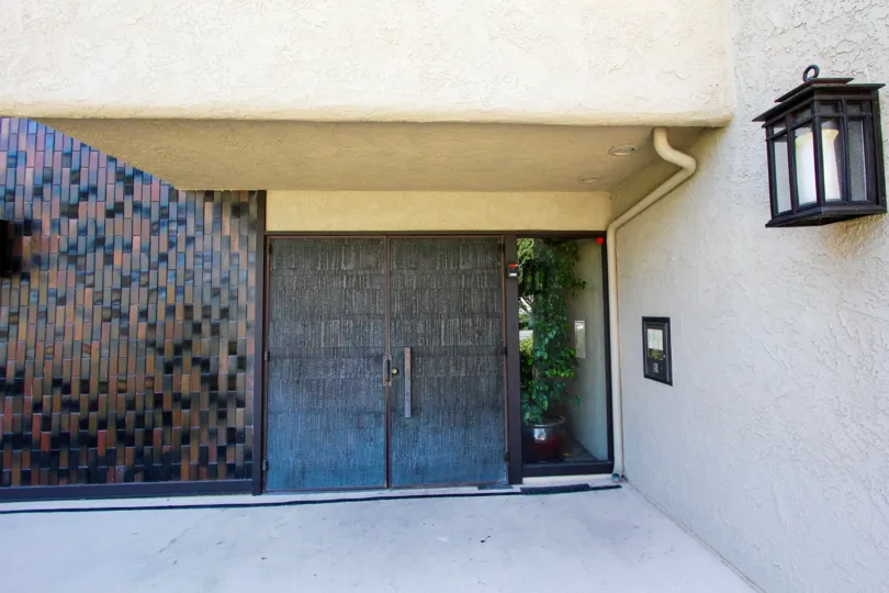 The entrance into Rose Tree in Pasadena, California