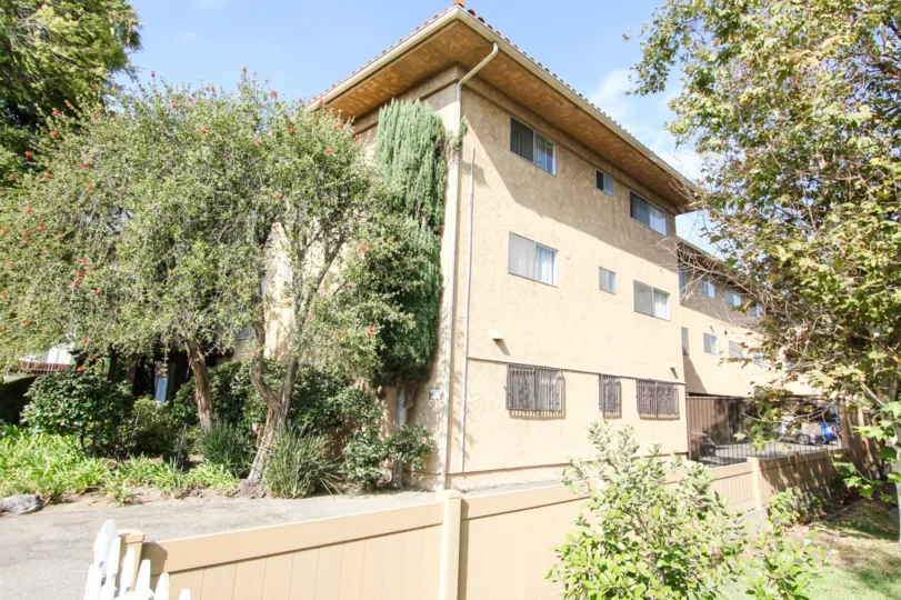 The view of Sierra Villas in Pasadena, California