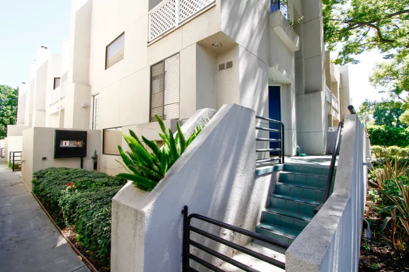The entryway up to South Oak Knoll Townhomes in Pasadena, California