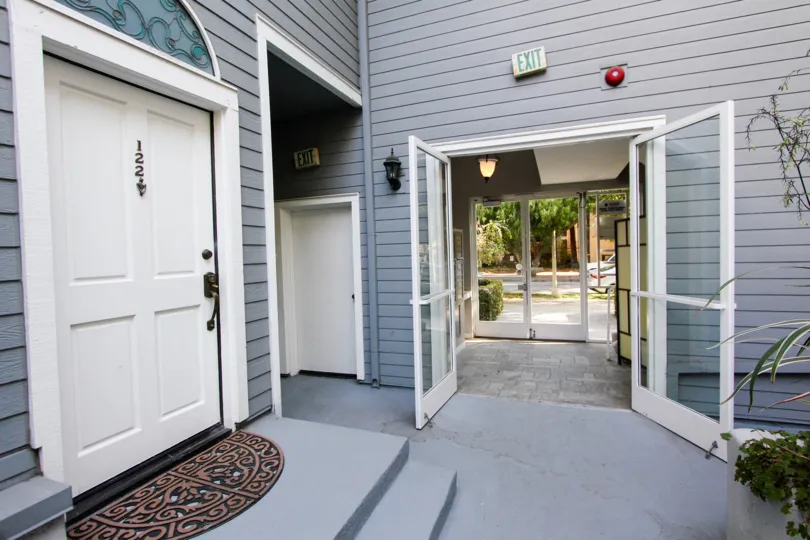 The entrance into Surfwood Point in Pasadena, California