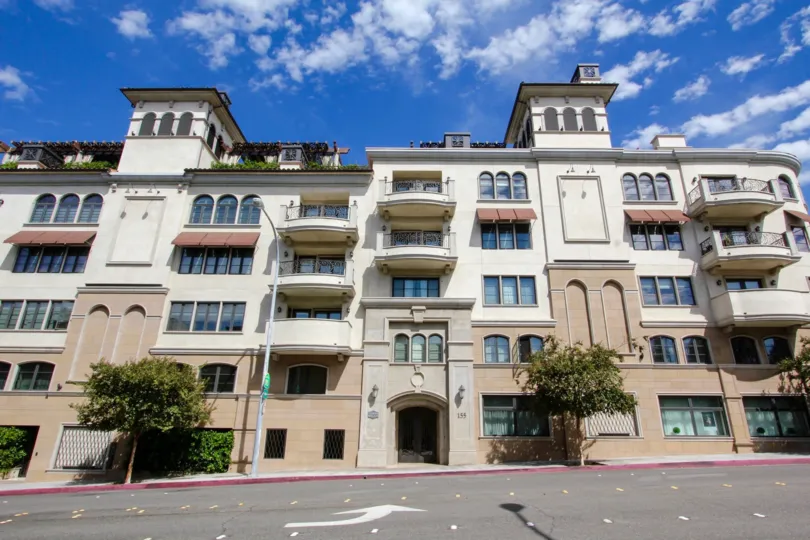 The view of Terra Bella from the street in Pasadena, California