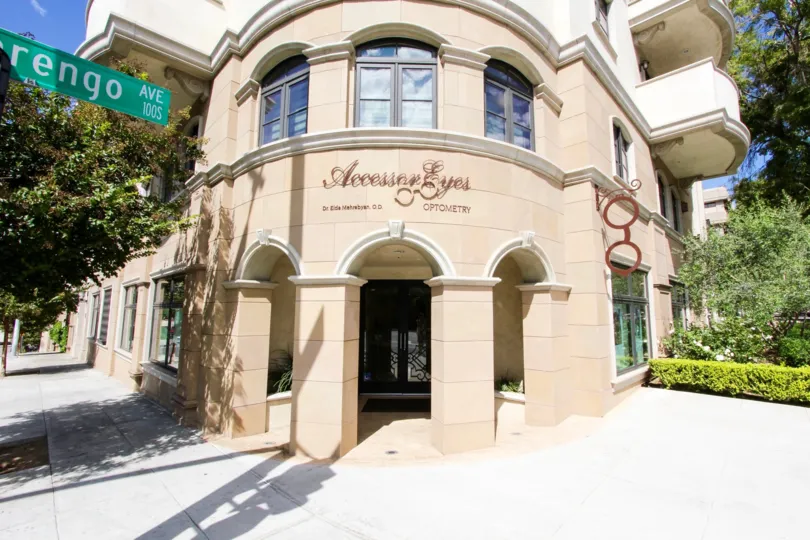 The entrance into Terra Bella in Pasadena, California
