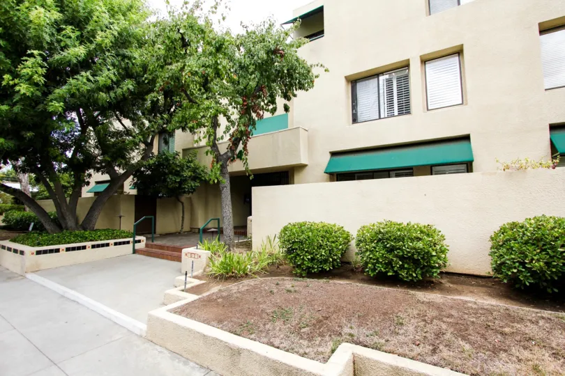 The entryway into Three Palms