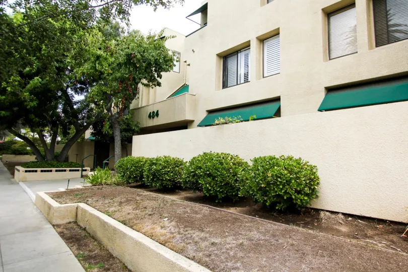 The landscaping around Three Palms in Pasadena, California