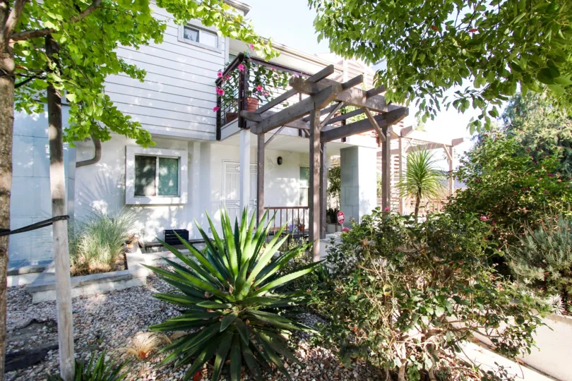 The greenery around the Villa Catalina in Pasadena, California
