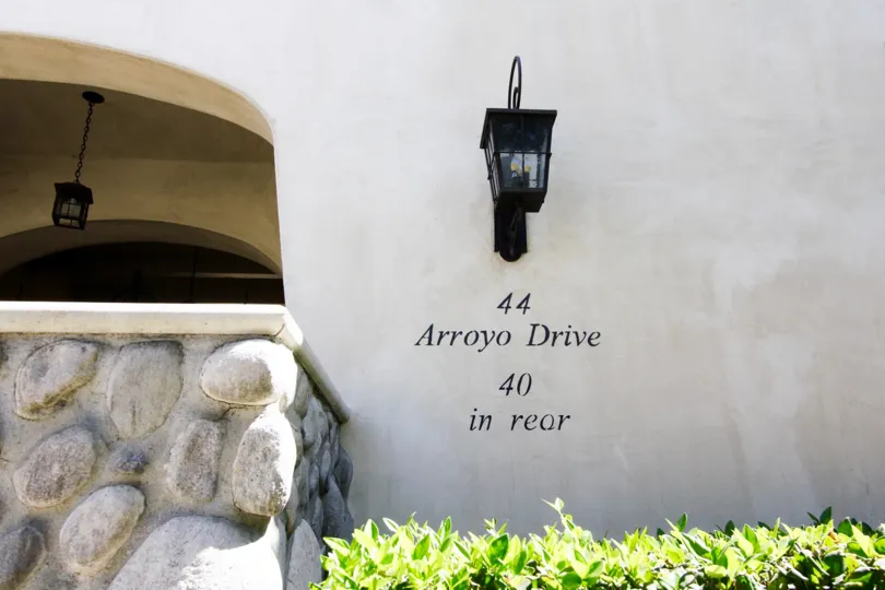 The address on the wall at Vista Del Arroyo