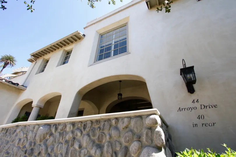 The windows in the Vista Del Arroyo