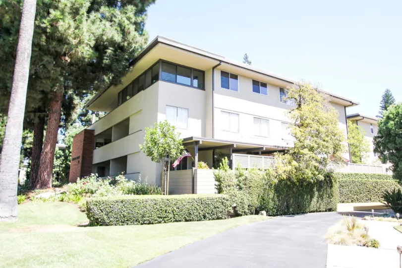 The view of the Waverly House building in Pasadena, California