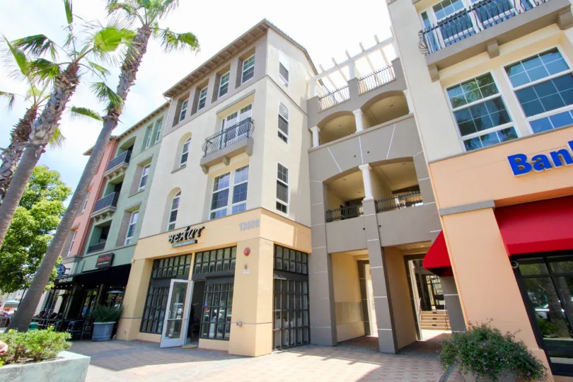 a big comercial building with trees in the front part in the lofts