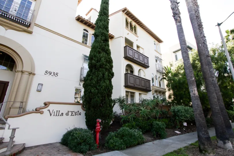 The sidewalk up to the Villa d Este Playa Vista