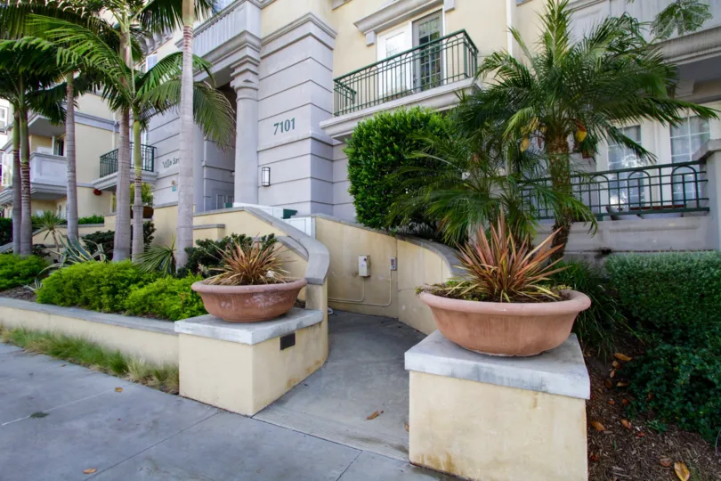 The ramp up to the Villa Savona