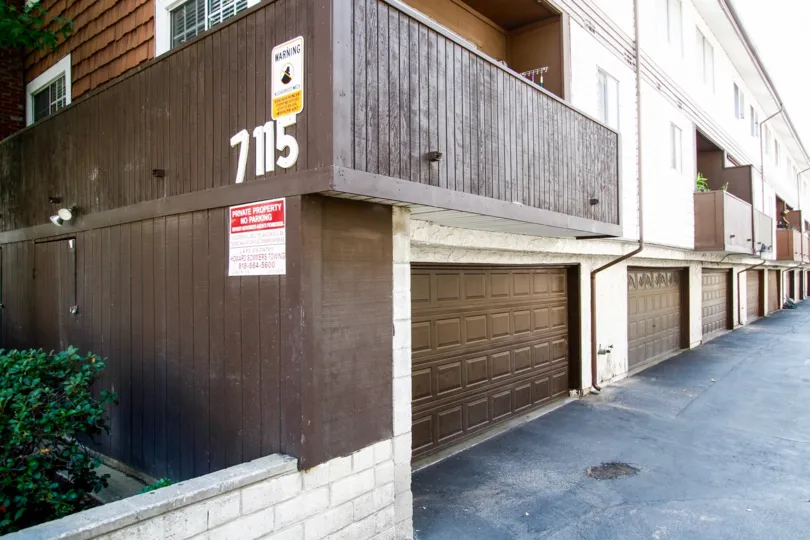 The parking for 7115 Etiwanda Ave
