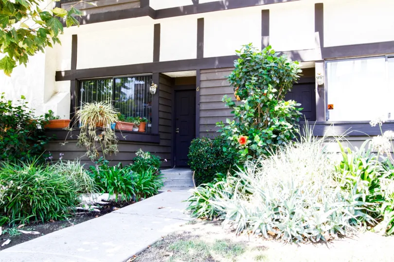 The sidewalk up to Kingston Townhomes in Reseda California