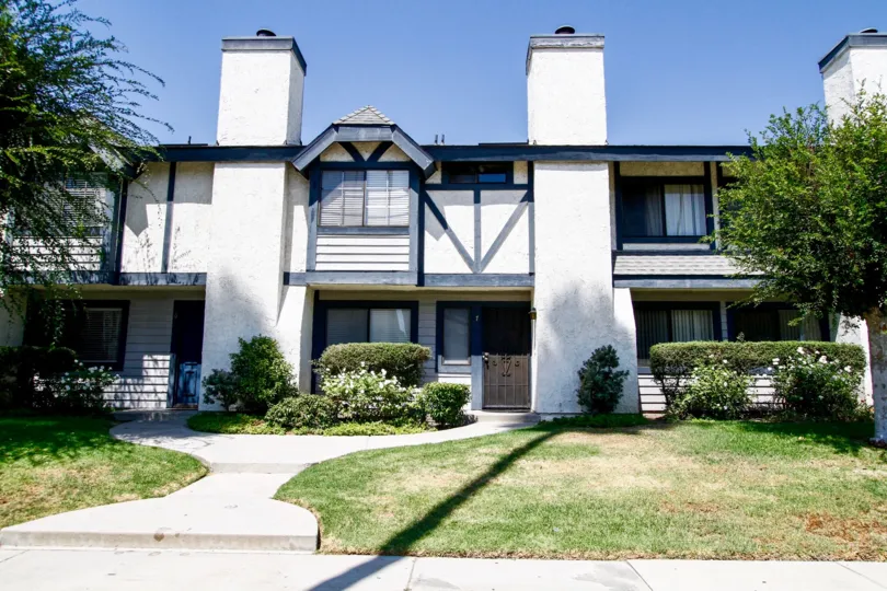 The Sherwood Townhomes building in Reseda California