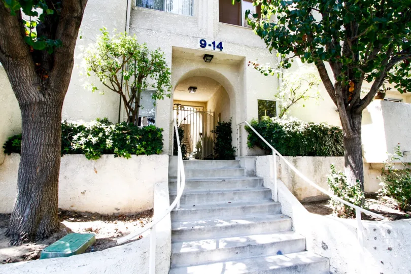 The entrance up to Southpointe Villas in Reseda California