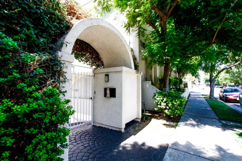 The gate into Southpointe Villas