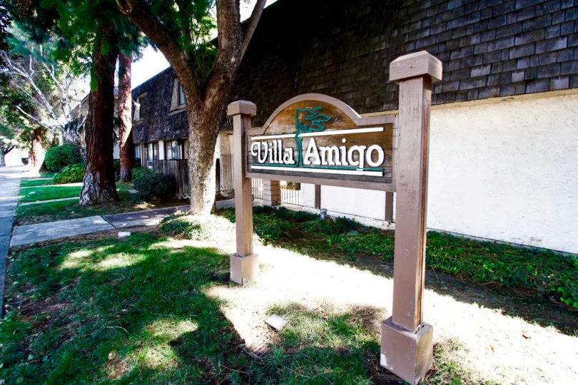 The sign welcoming you to Villa Amigo in Reseda California