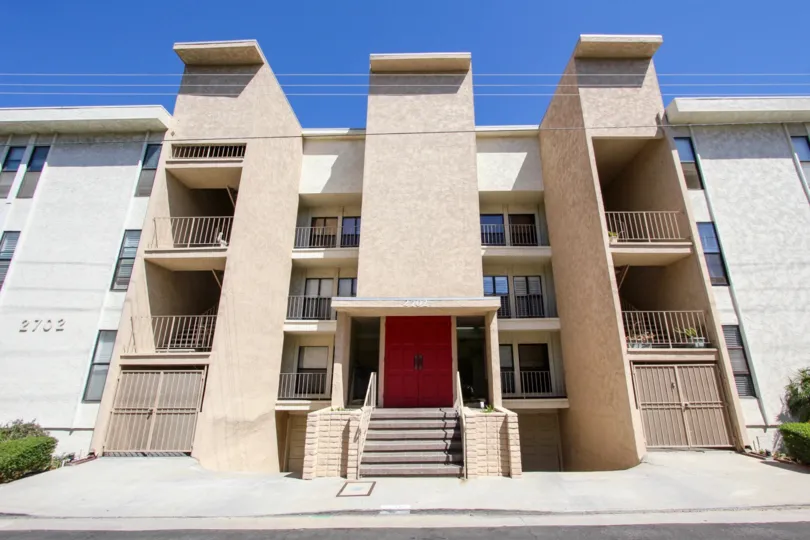 The building at 2702 S Peck Ave in San Pedro California