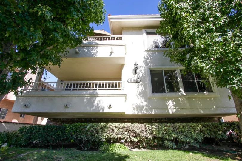 The hedges around 818 S Averill Ave in San Pedro California