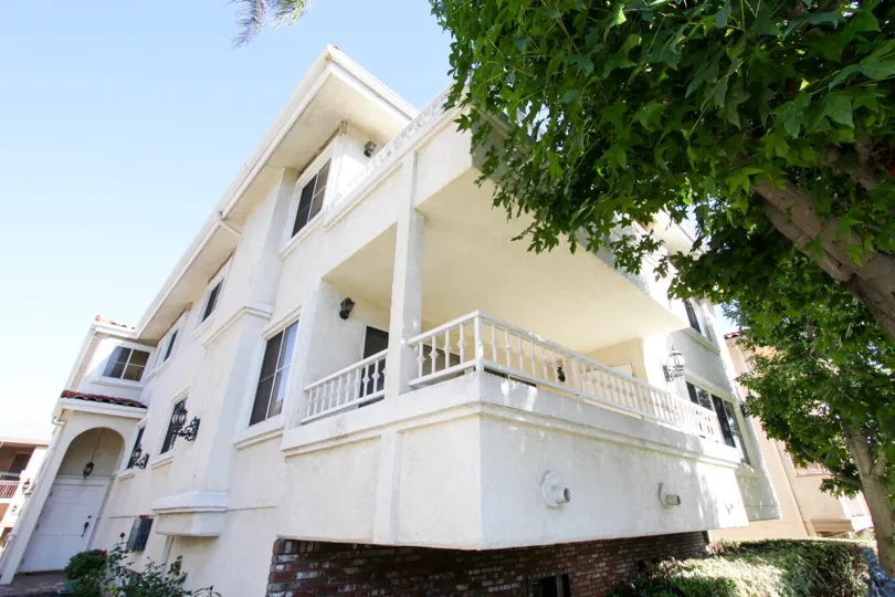 The building at 818 S Averill Ave in  San Pedro California
