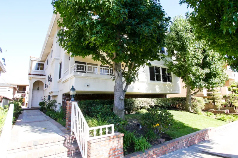 The yard in front of 818 S Averill Ave in San Pedro California