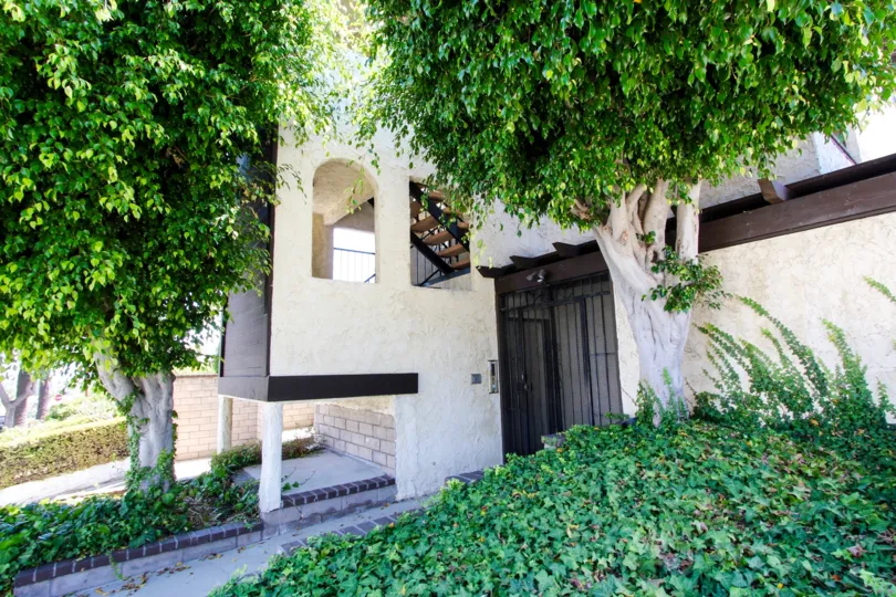 The landscaping around 835 W Sepulveda St