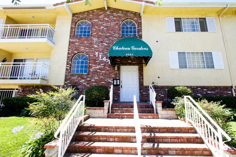 The entrance up to Chateau Gardens in San Pedro California