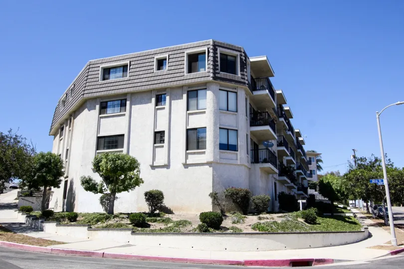 The Grande Harbour Pointe building