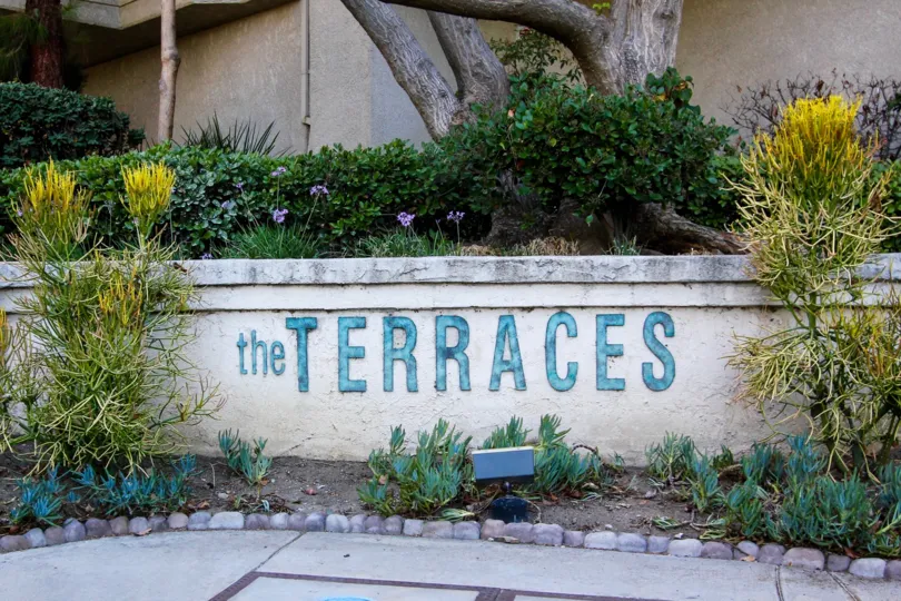 The sign into Harbour Walk Terraces